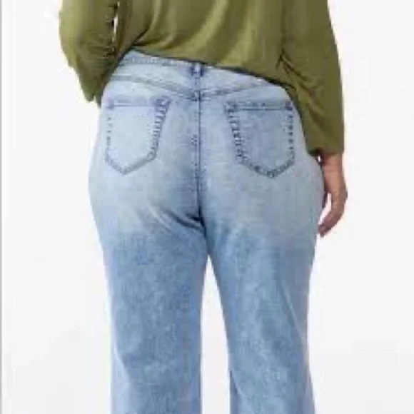 Cato | Plus Size Distressed Hem Ankle Jeans Light Wash Denim Various Sizes - Picture 3 of 3